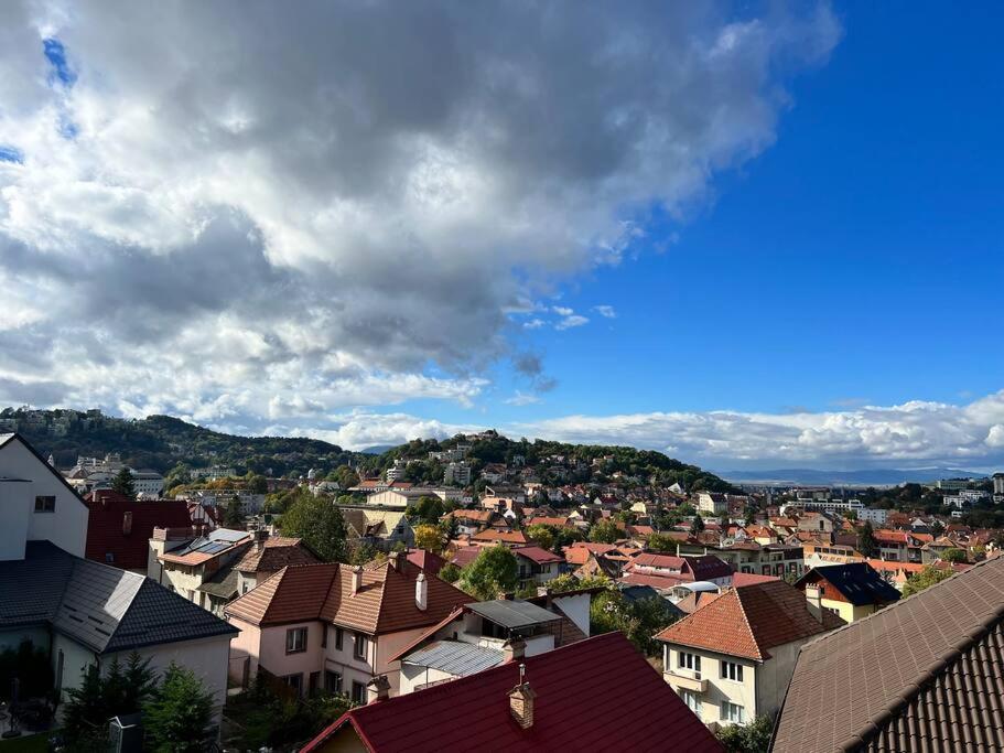 Central Apartment With Panoramic View Brasov Luaran gambar