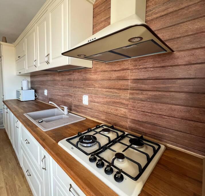 Central Apartment With Panoramic View Brasov Luaran gambar