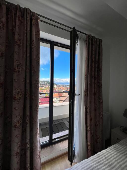Central Apartment With Panoramic View Brasov Luaran gambar