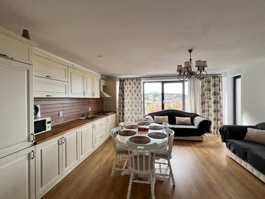 Central Apartment With Panoramic View Brasov Luaran gambar