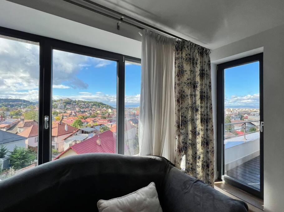 Central Apartment With Panoramic View Brasov Luaran gambar