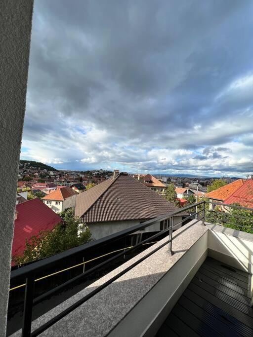 Central Apartment With Panoramic View Brasov Luaran gambar