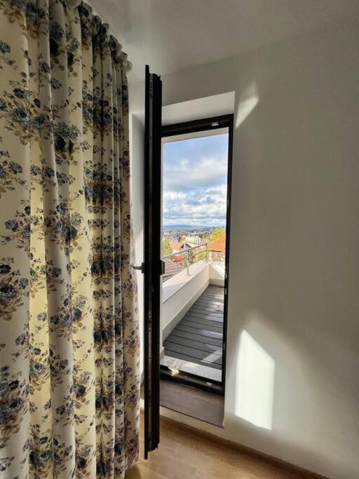Central Apartment With Panoramic View Brasov Luaran gambar